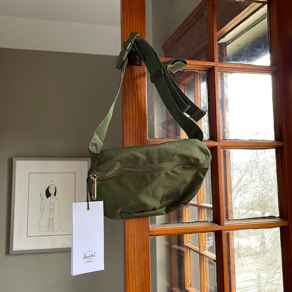 New olive Herschel fannypack. Gold hardware.